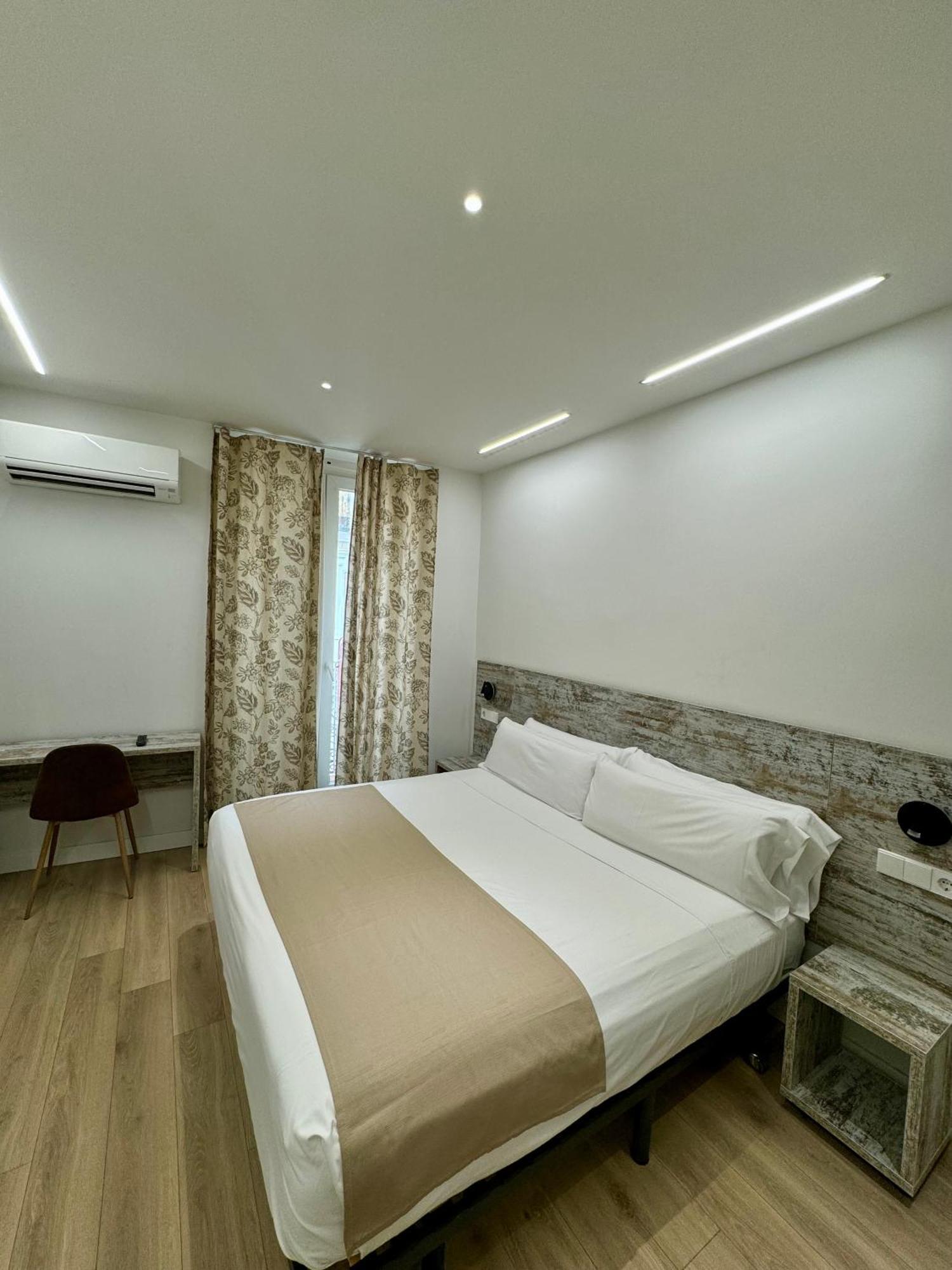 Apartamentos Apolo Madrid Esterno foto