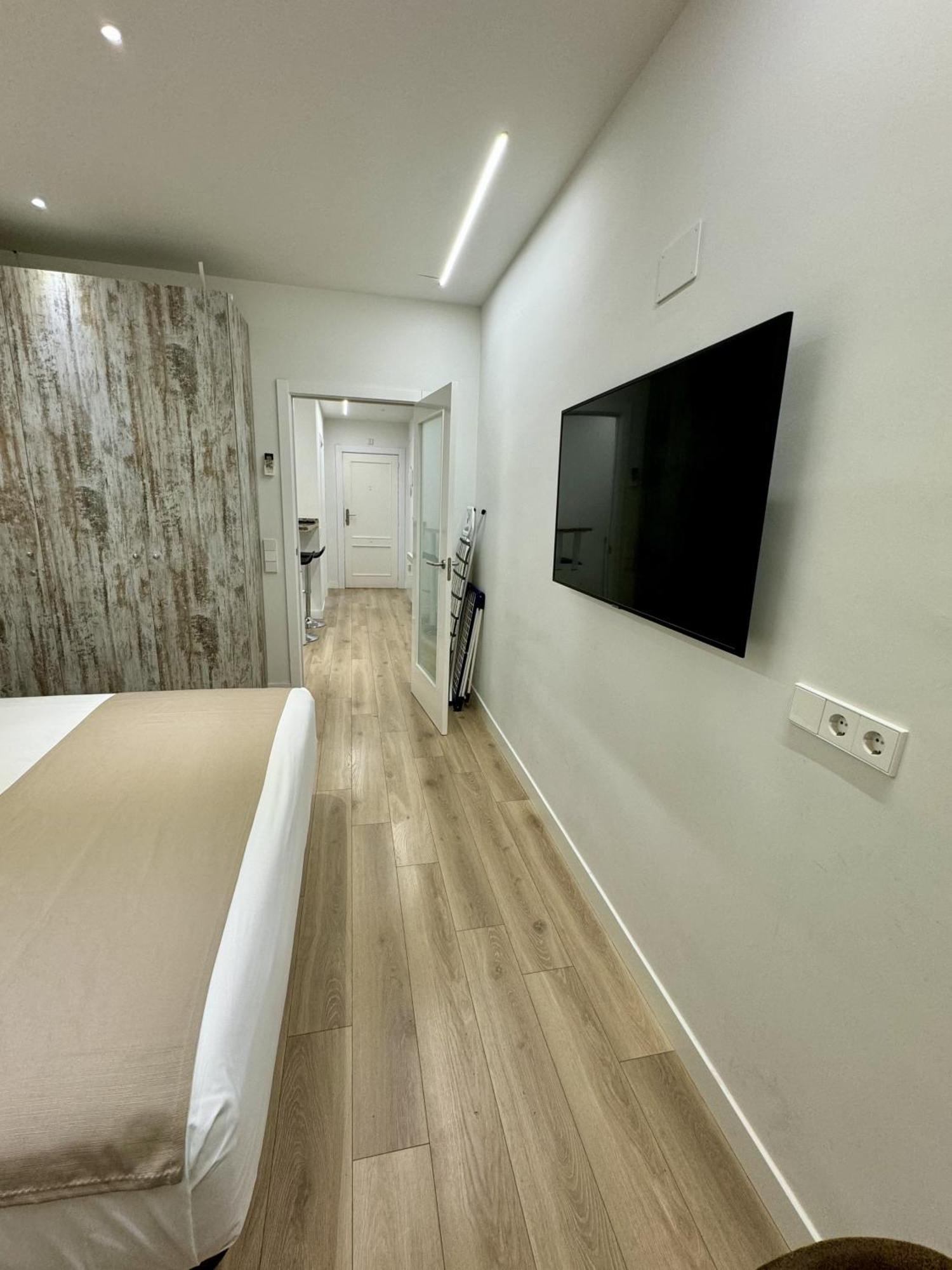 Apartamentos Apolo Madrid Esterno foto
