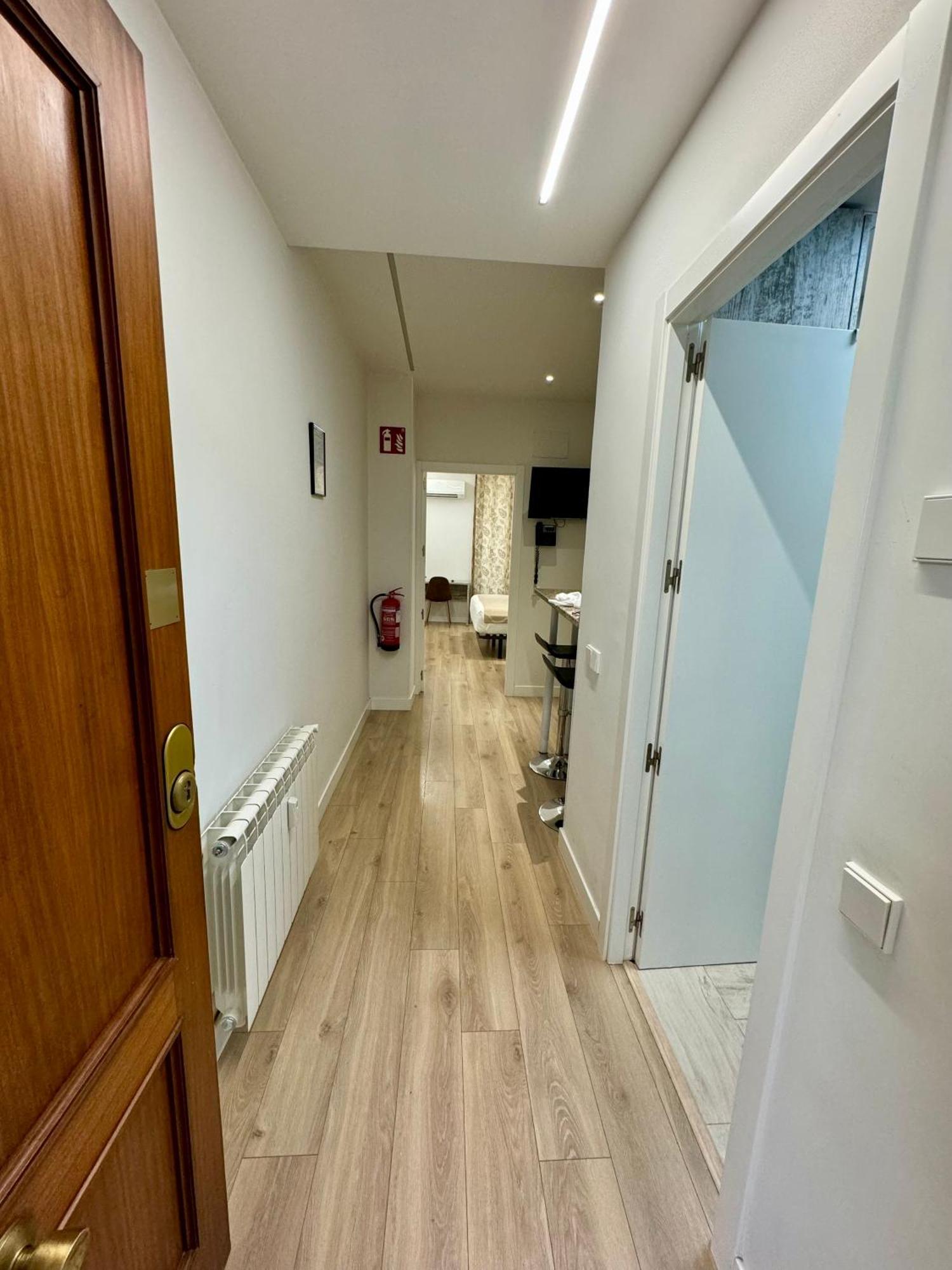 Apartamentos Apolo Madrid Esterno foto