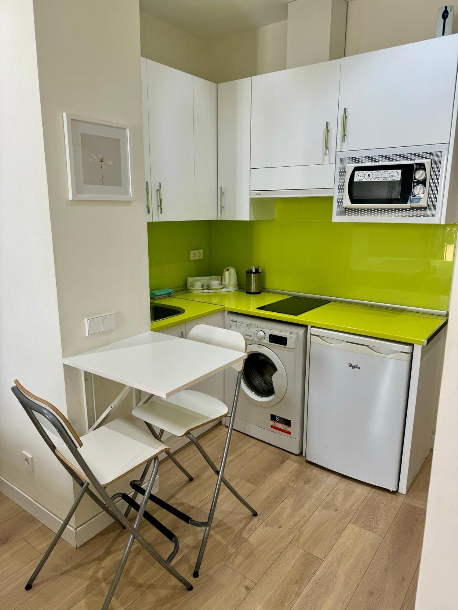 Apartamentos Apolo Madrid Esterno foto