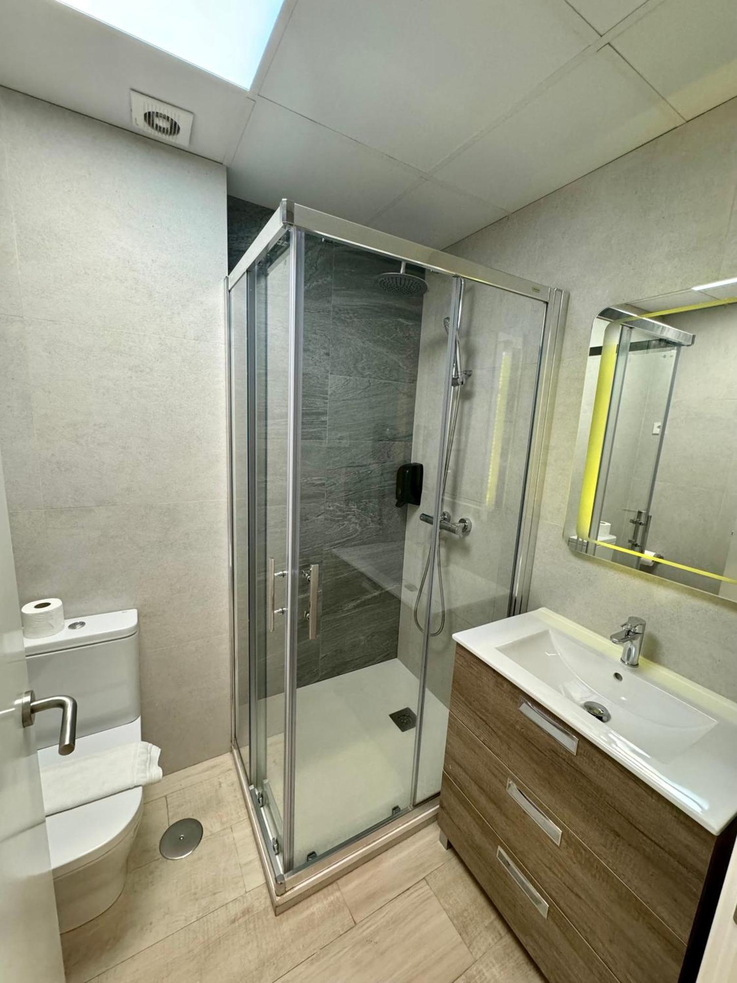 Apartamentos Apolo Madrid Esterno foto