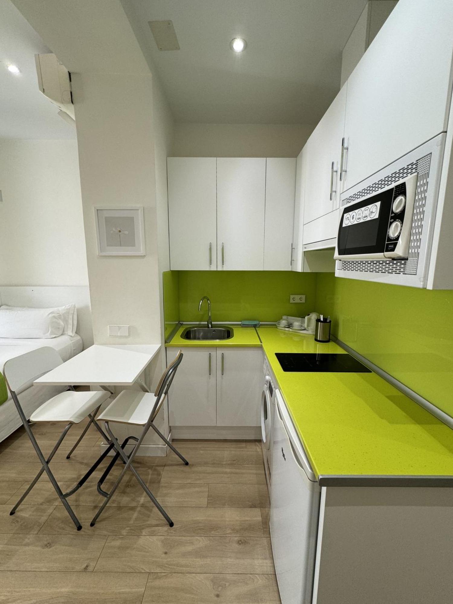 Apartamentos Apolo Madrid Esterno foto