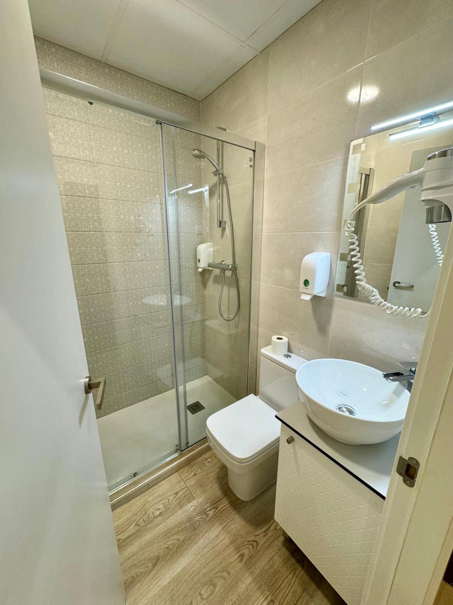 Apartamentos Apolo Madrid Esterno foto