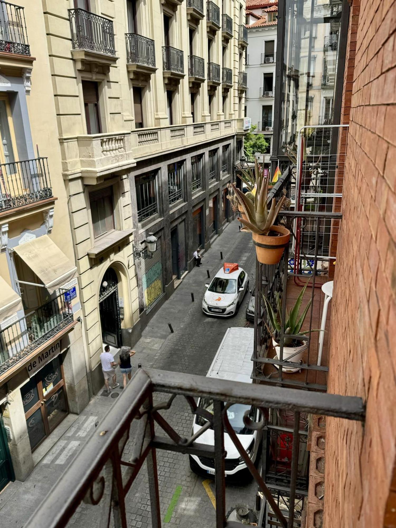 Apartamentos Apolo Madrid Esterno foto