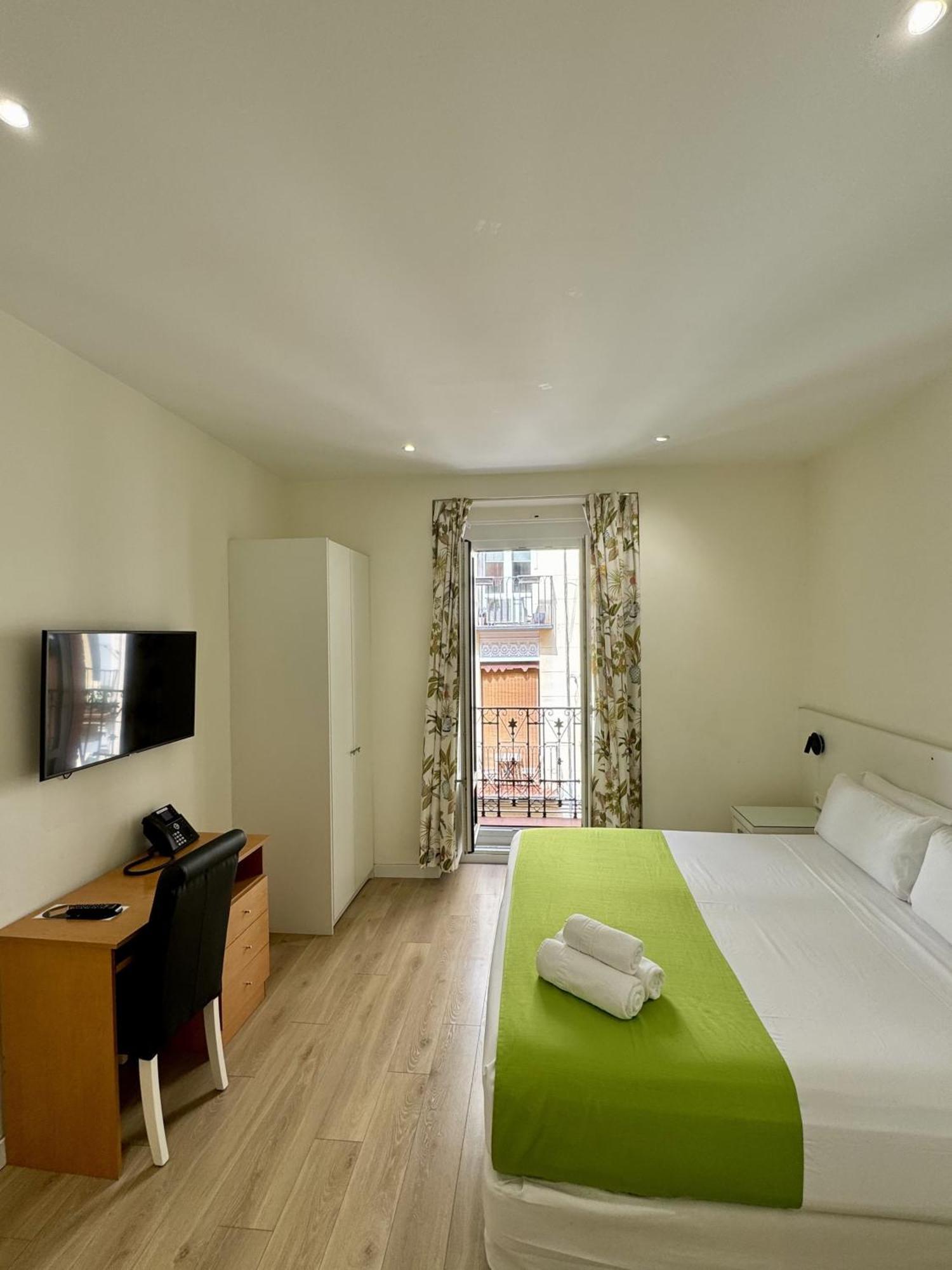 Apartamentos Apolo Madrid Esterno foto