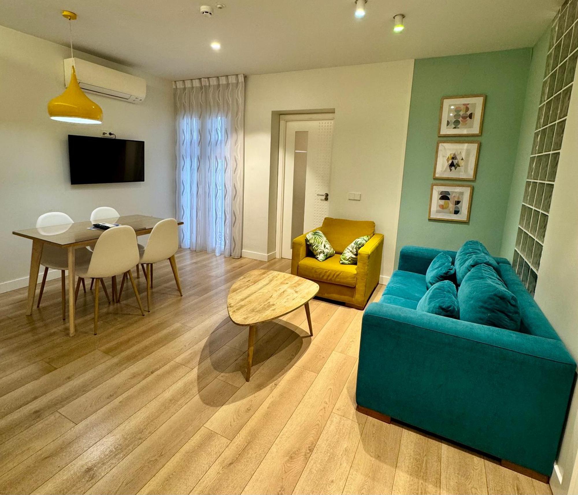 Apartamentos Apolo Madrid Esterno foto