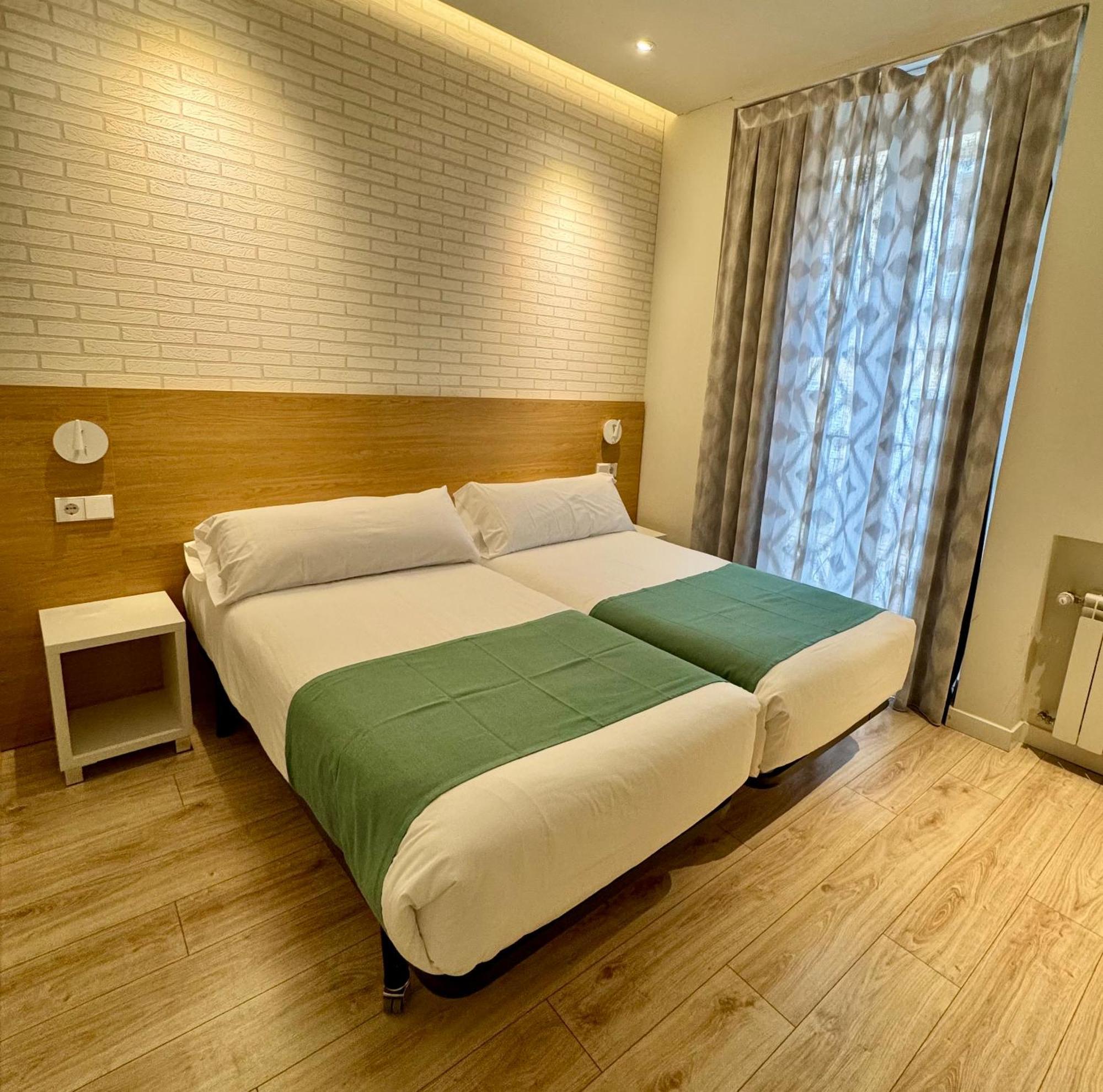 Apartamentos Apolo Madrid Esterno foto