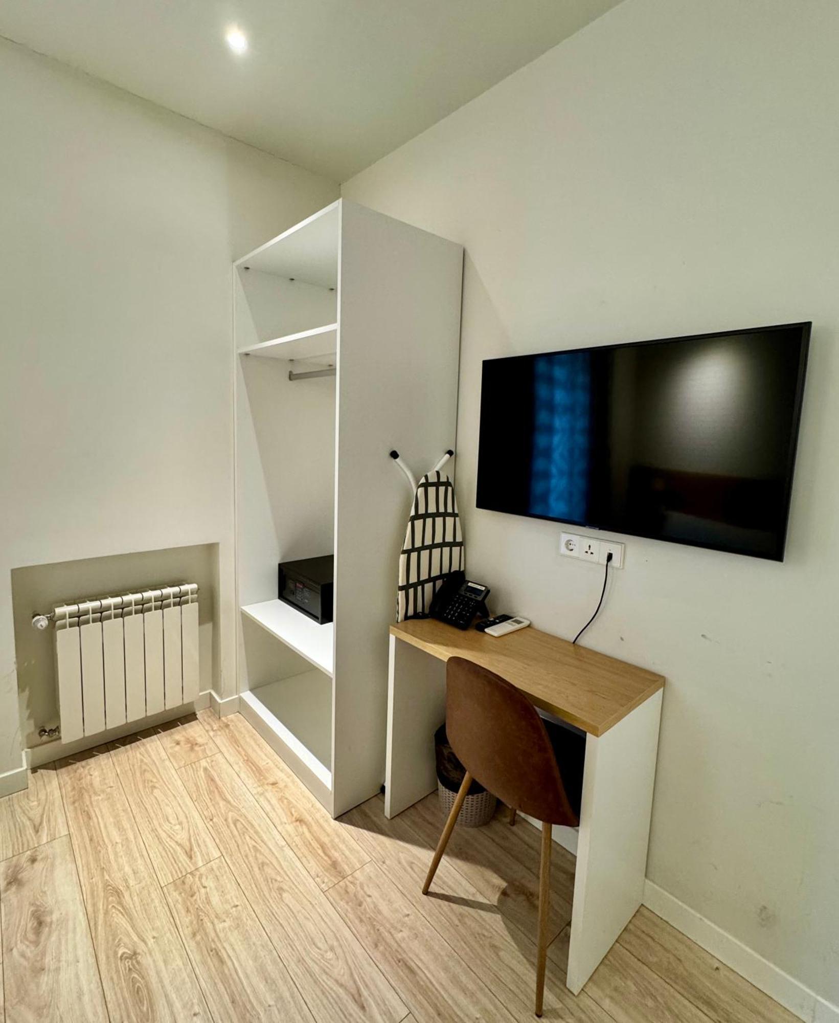 Apartamentos Apolo Madrid Esterno foto