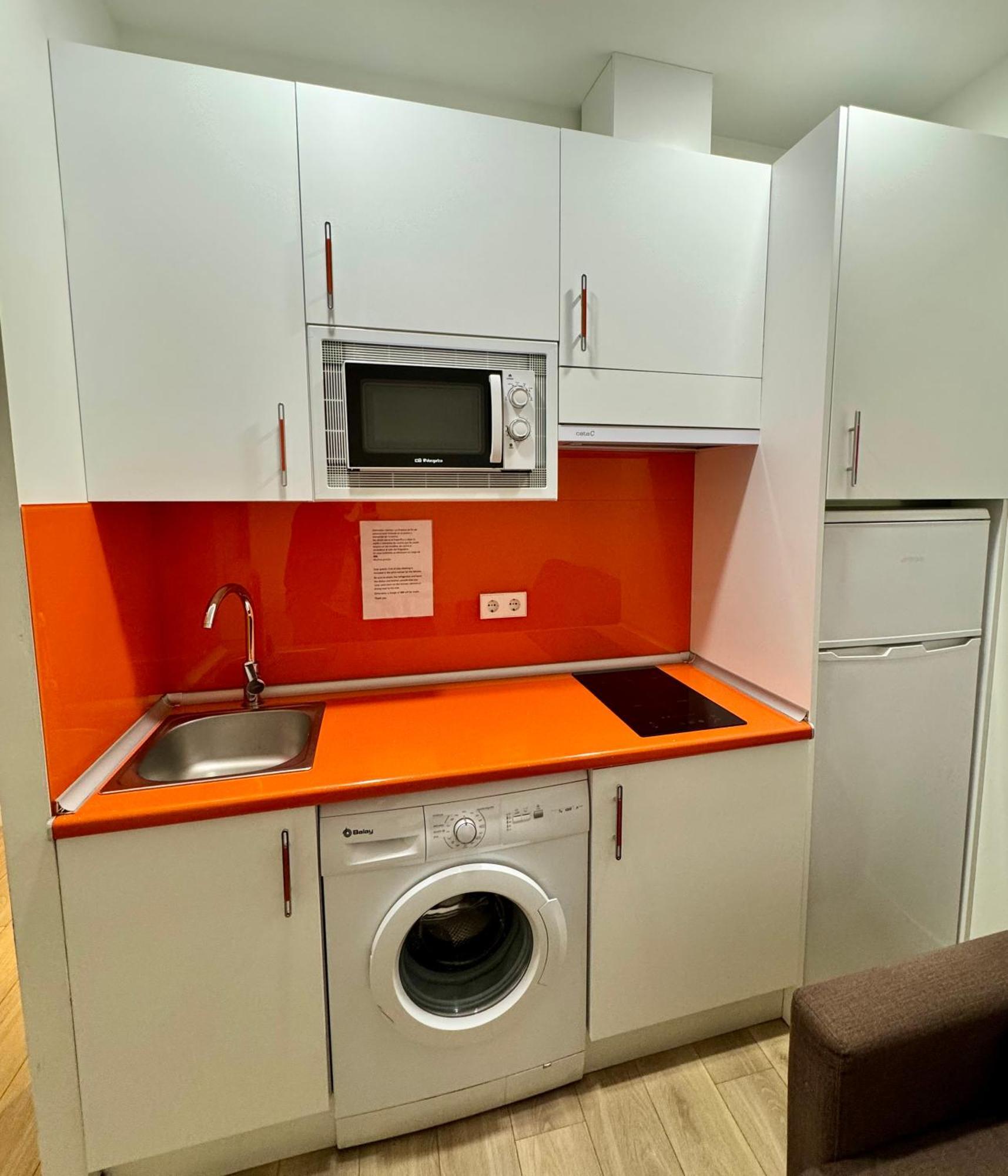 Apartamentos Apolo Madrid Esterno foto