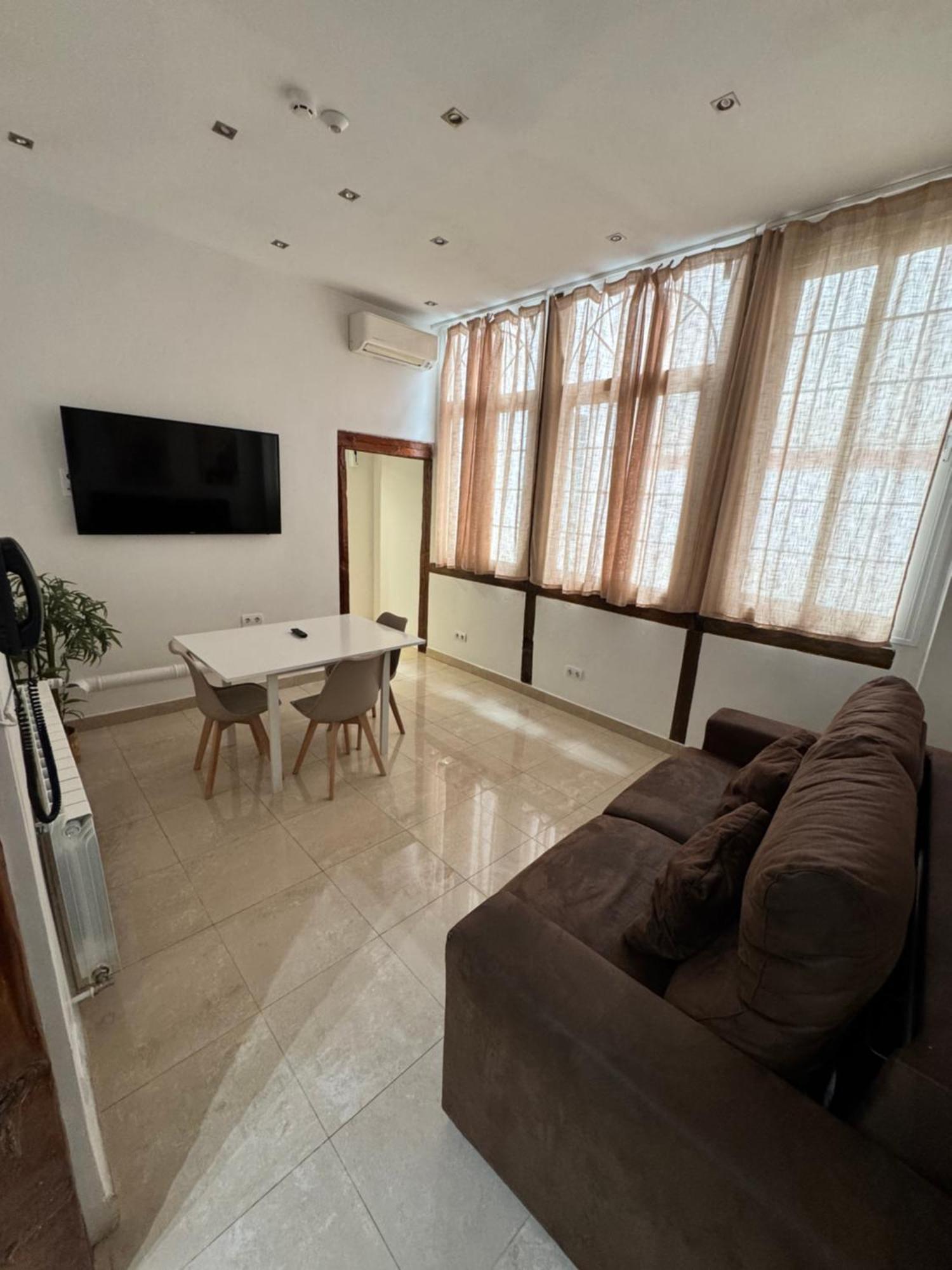 Apartamentos Apolo Madrid Esterno foto