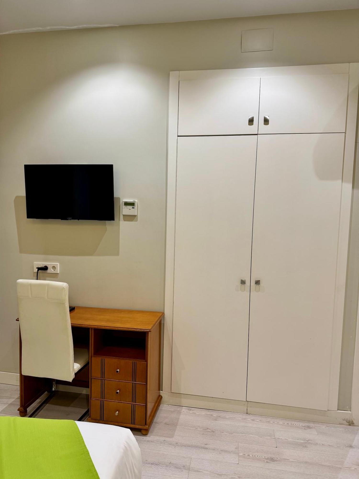 Apartamentos Apolo Madrid Esterno foto