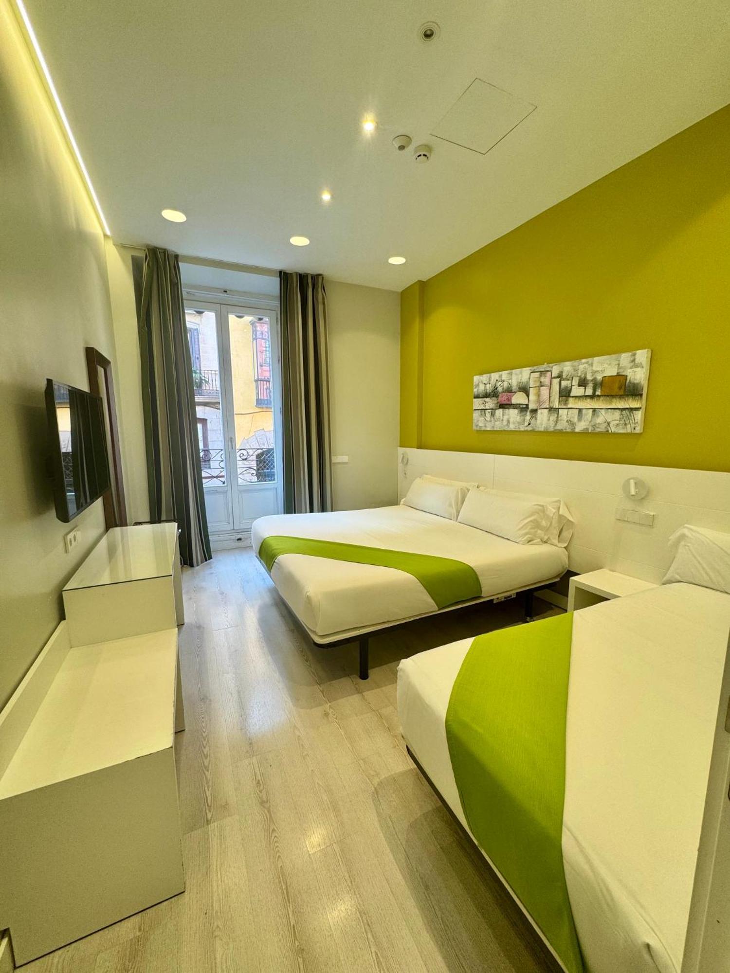 Apartamentos Apolo Madrid Esterno foto