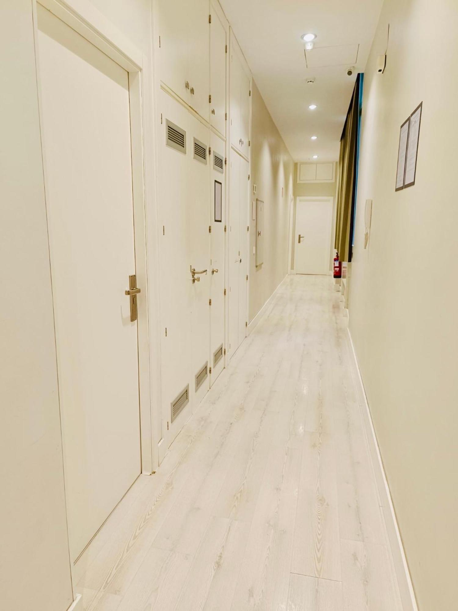 Apartamentos Apolo Madrid Esterno foto