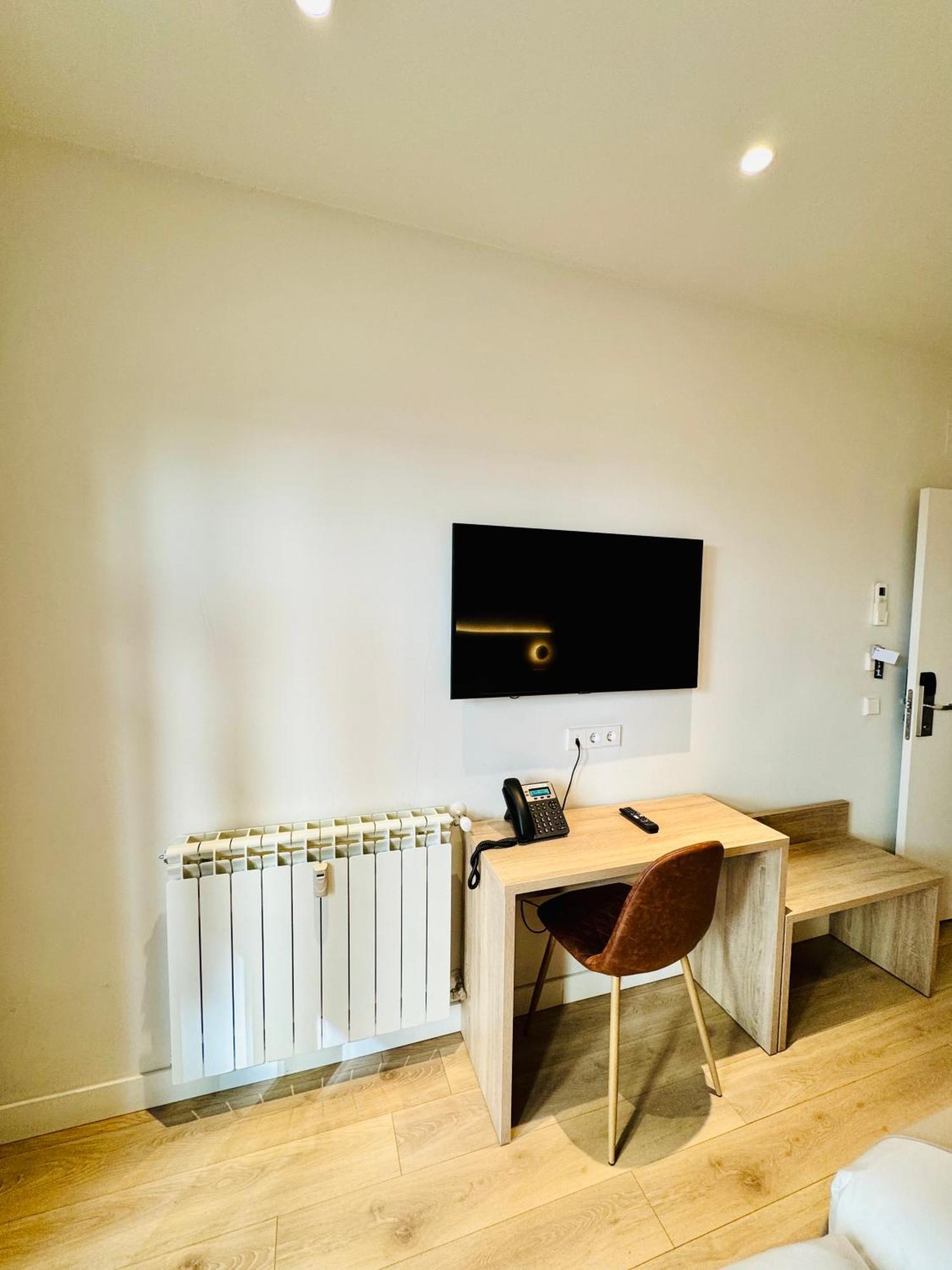 Apartamentos Apolo Madrid Esterno foto