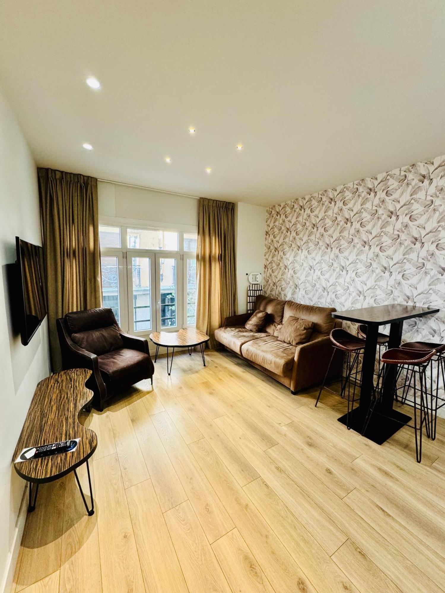 Apartamentos Apolo Madrid Esterno foto