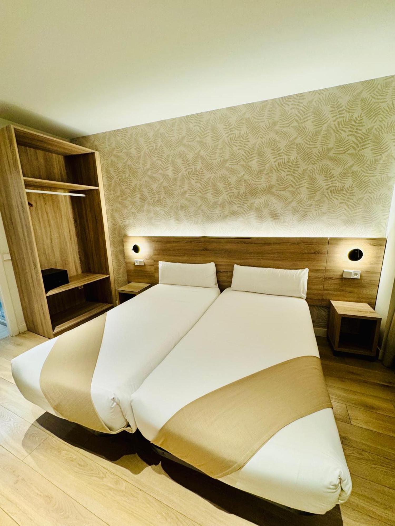 Apartamentos Apolo Madrid Esterno foto