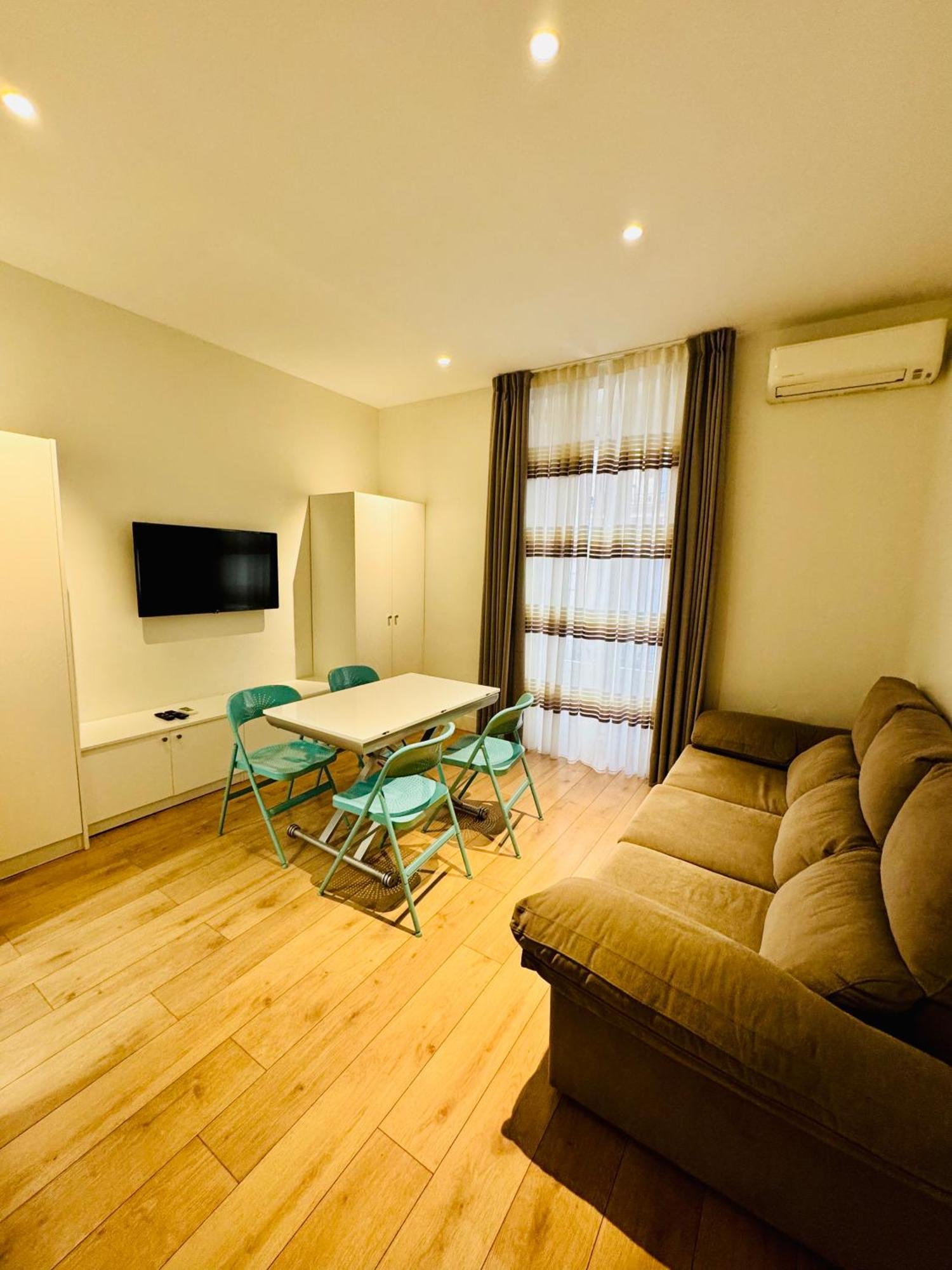 Apartamentos Apolo Madrid Esterno foto
