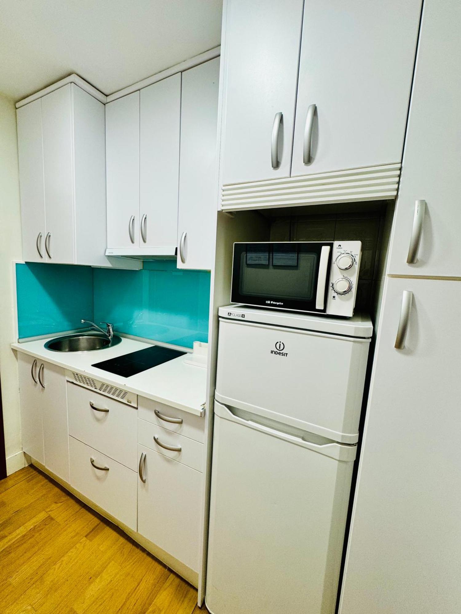 Apartamentos Apolo Madrid Esterno foto