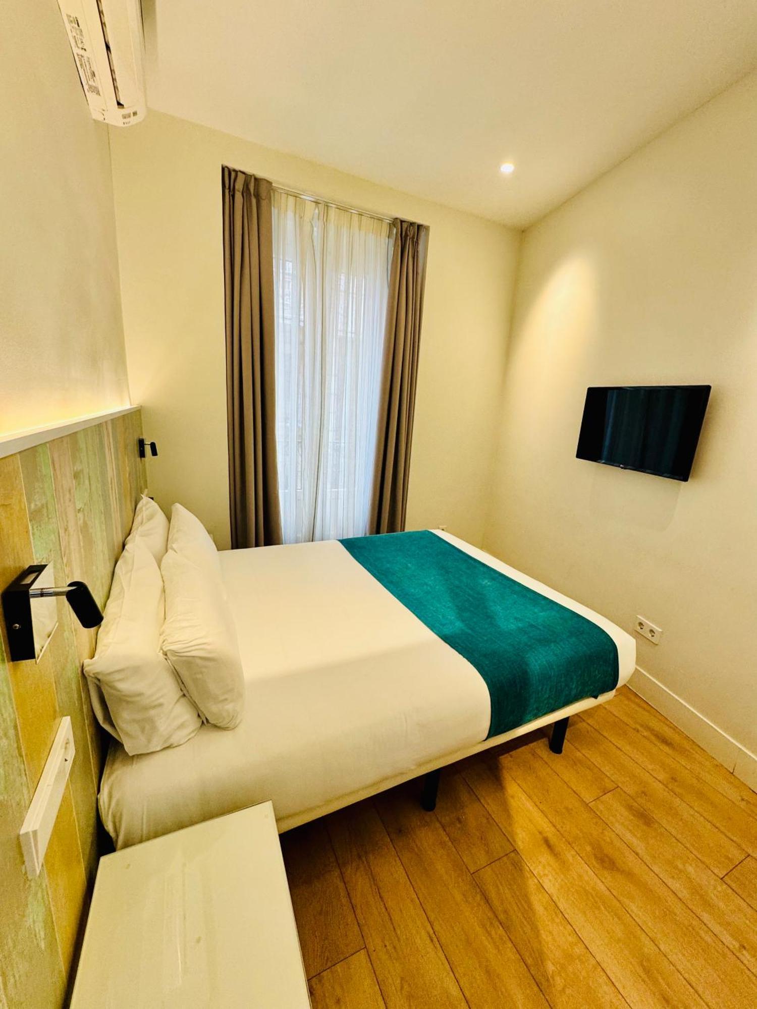 Apartamentos Apolo Madrid Esterno foto