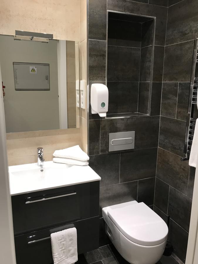 Apartamentos Apolo Madrid Esterno foto