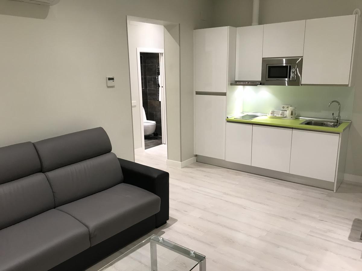 Apartamentos Apolo Madrid Esterno foto