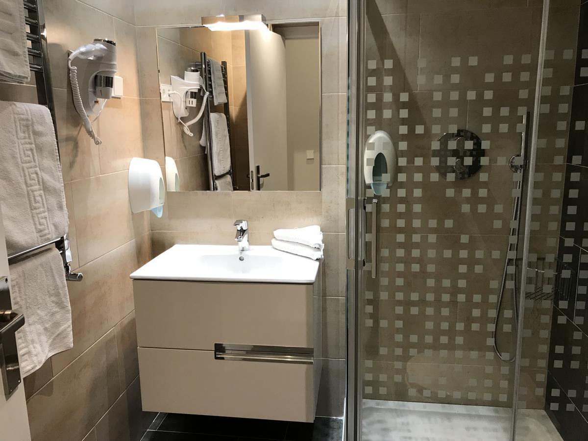 Apartamentos Apolo Madrid Esterno foto