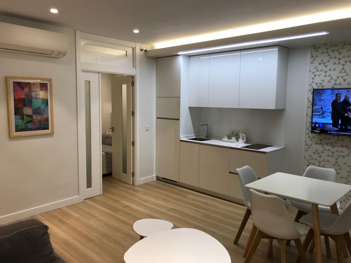 Apartamentos Apolo Madrid Esterno foto